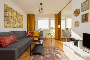 2 bedrooms, free WiFi, bed sheets - Autumn Apartment Balcony by Renters (Warsaw)