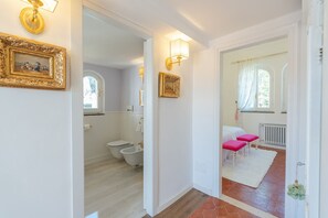 Deluxe Double or Twin Room, 1 Bedroom, Garden View | Egyptian cotton sheets, premium bedding, down comforters - Villa TOJI (Bracciano)