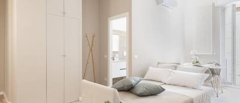 2 habitaciones, escritorio, tabla de planchar con plancha y wifi