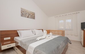 3 habitaciones, cuna de viaje, wifi gratis y ropa de cama