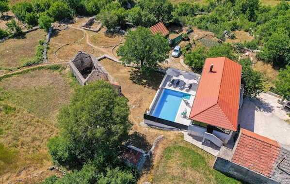 Exterior - Nice home in Dobrince (Dobrince)