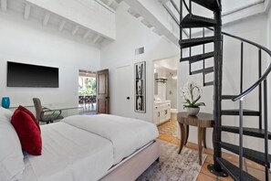 5 bedrooms, desk, iron/ironing board, free WiFi