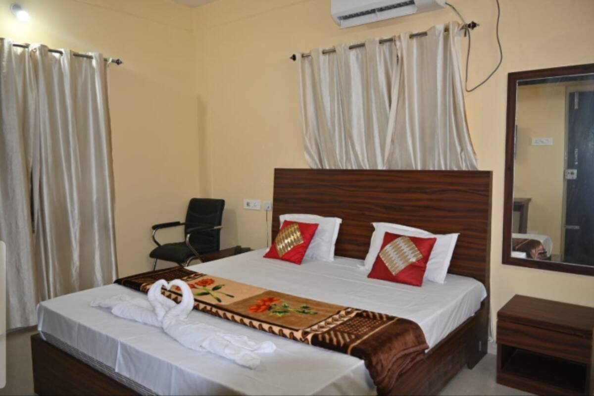 Deluxe Double Room, City View | Free WiFi, bed sheets