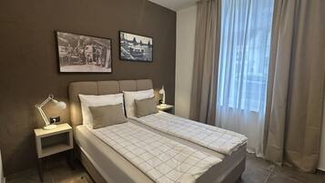 2 bedrooms, in-room safe, iron/ironing board, free WiFi