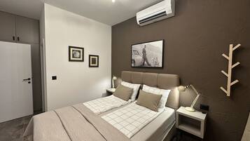 2 bedrooms, in-room safe, iron/ironing board, free WiFi