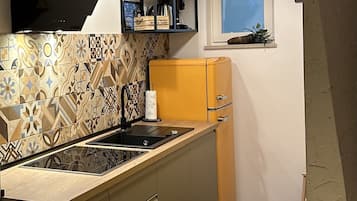 Fridge, microwave, dishwasher, coffee/tea maker