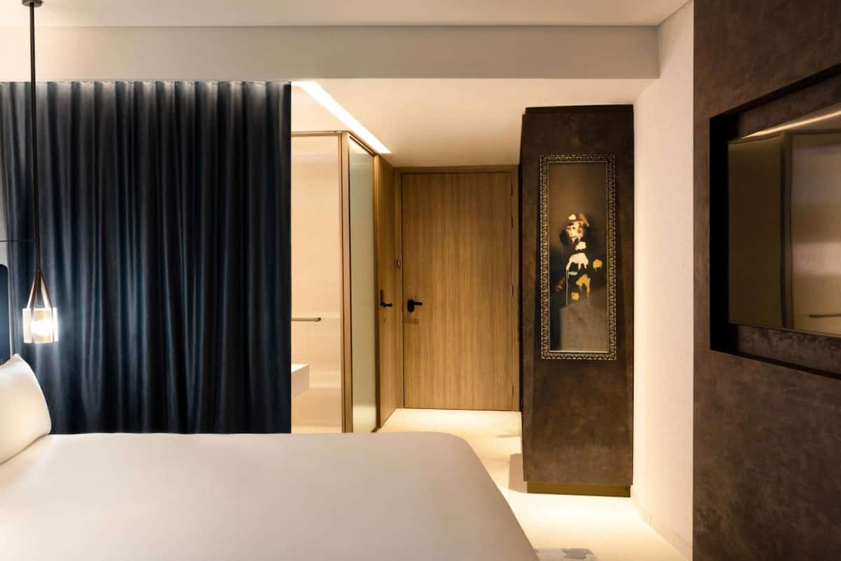 Delight King Pool Access