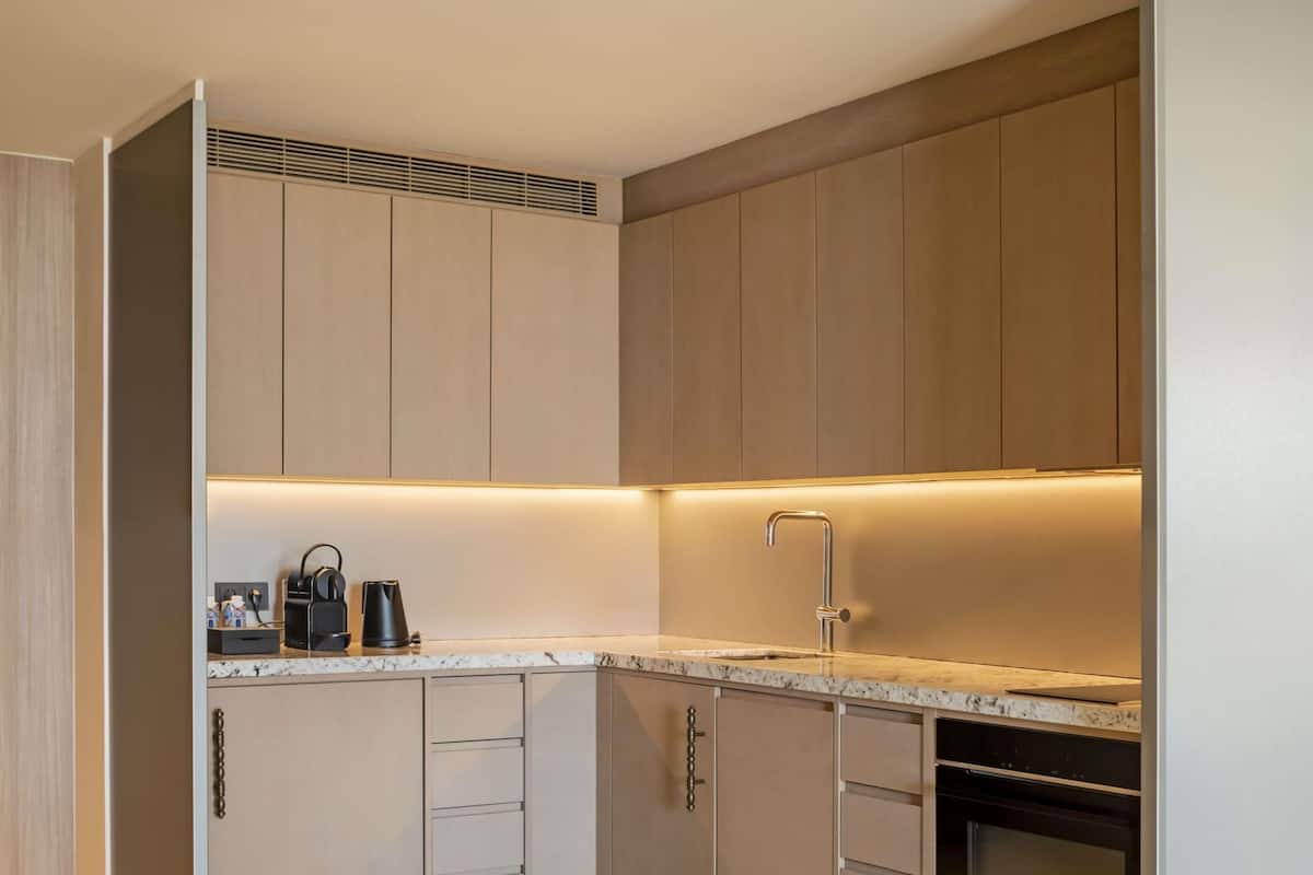 1 bedroom, Egyptian cotton sheets, premium bedding, down duvets