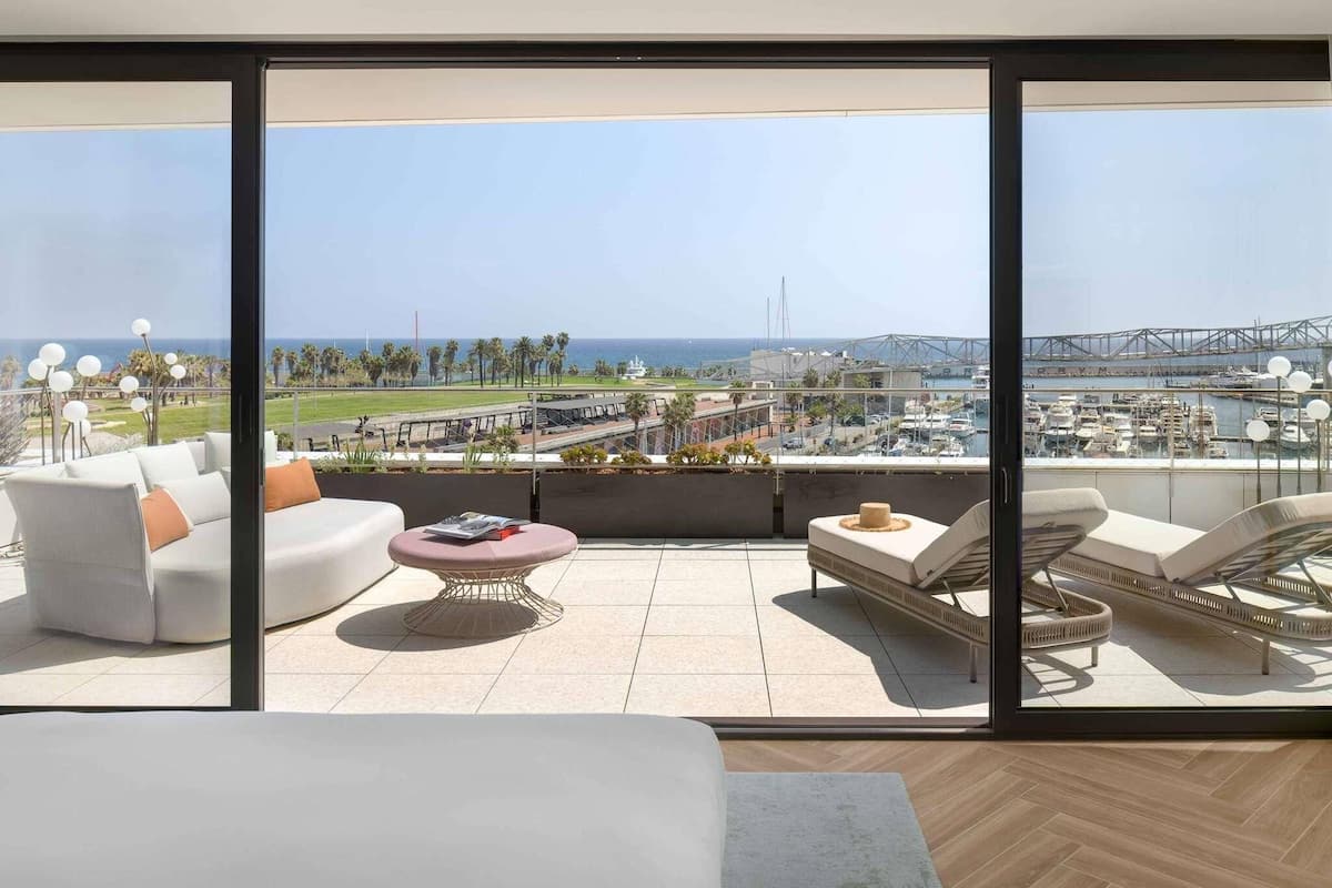 Studio Suite, 1 King Bed (Luxuriate)