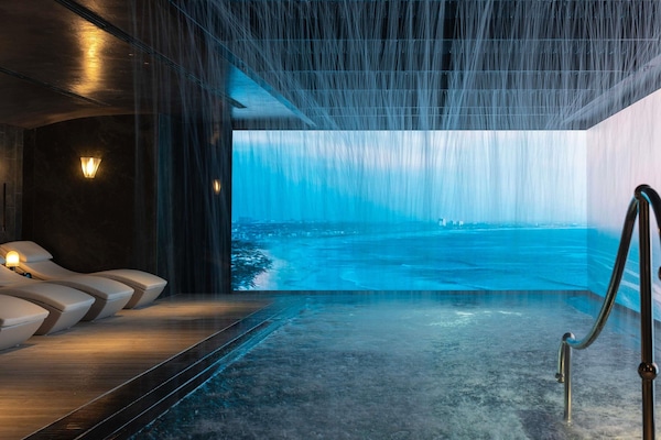 3 utendørsbassenger og bassengtelt (inkludert)