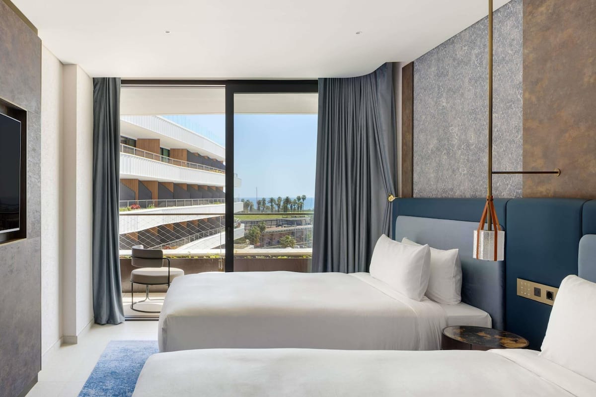 1 bedroom, Egyptian cotton sheets, premium bedding, down duvets