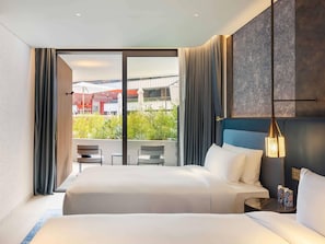 Egyptian cotton sheets, premium bedding, down comforters - SLS Barcelona (Sant Adria de Besos)