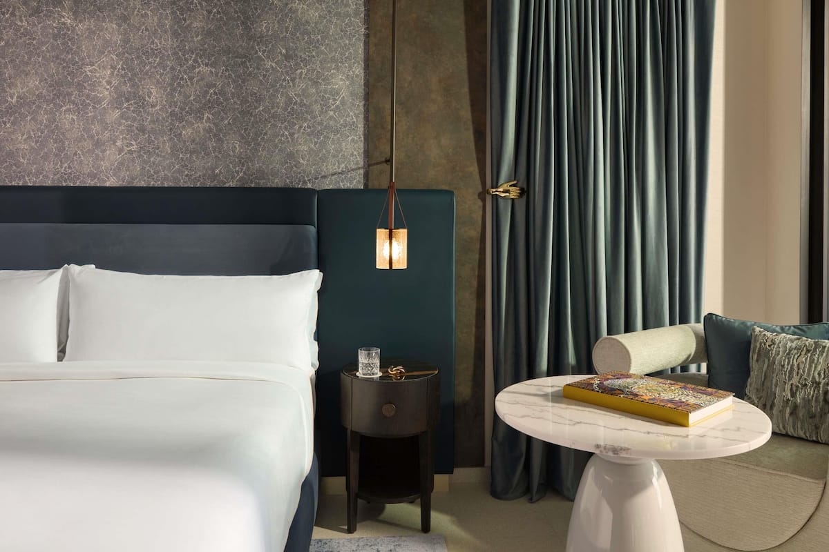 1 bedroom, Egyptian cotton sheets, premium bedding, down duvets