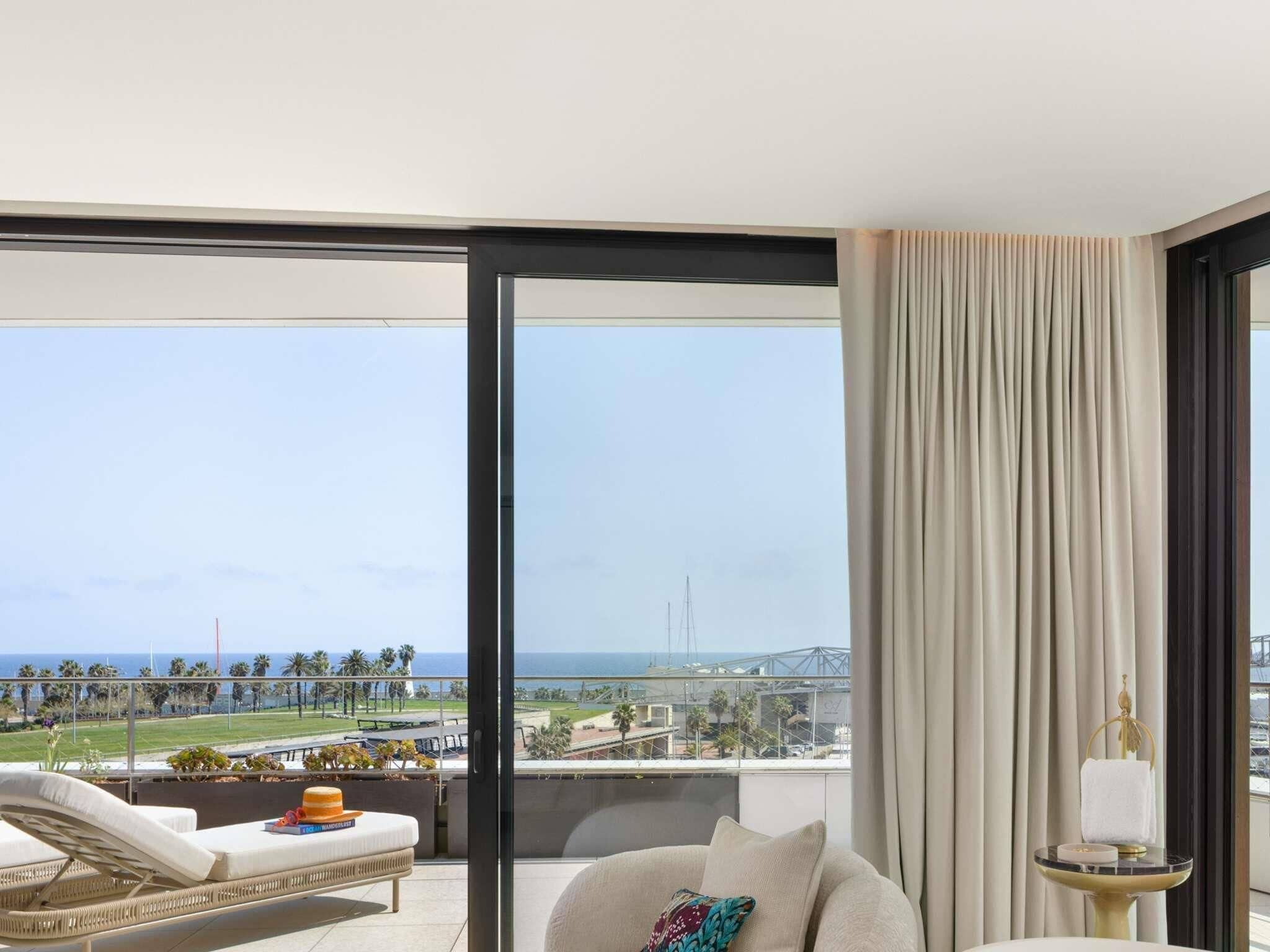 Euphoria Suite Marina Terrace | Egyptian cotton sheets, premium bedding, down comforters