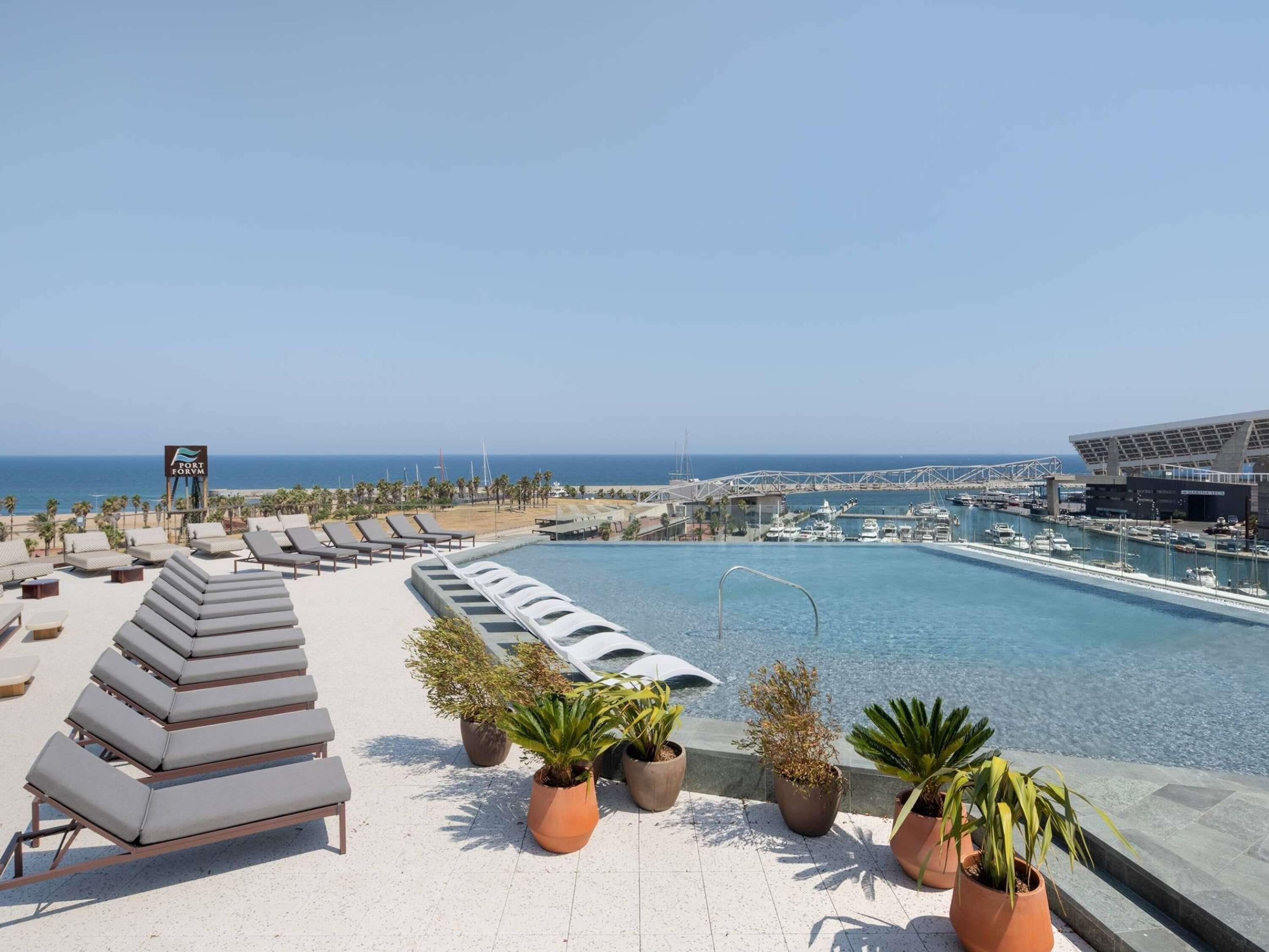 3 outdoor pools, free cabanas