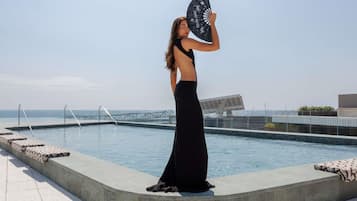 3 utomhuspooler och gratis cabanor