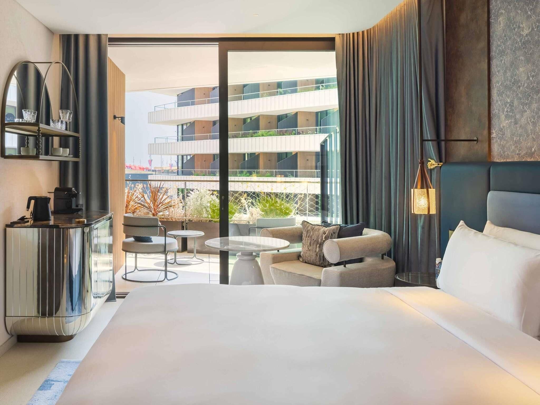 Egyptian cotton sheets, premium bedding, down duvets, Tempur-Pedic beds