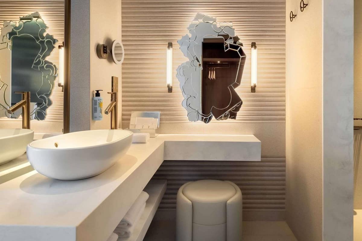 Room, 1 King Bed, Marina View (Captivate King) | Egyptian cotton sheets, premium bedding, down comforters