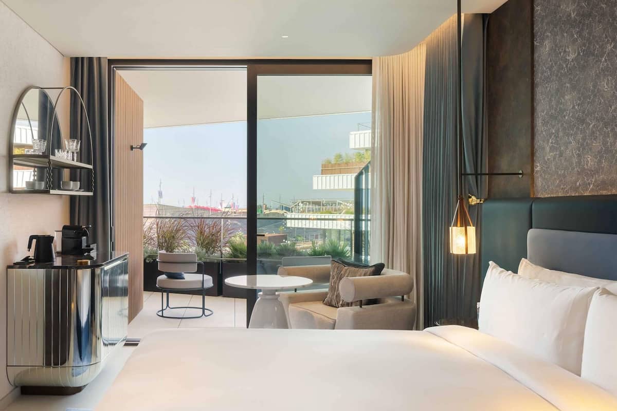 Egyptian cotton sheets, premium bedding, down duvets, Tempur-Pedic beds