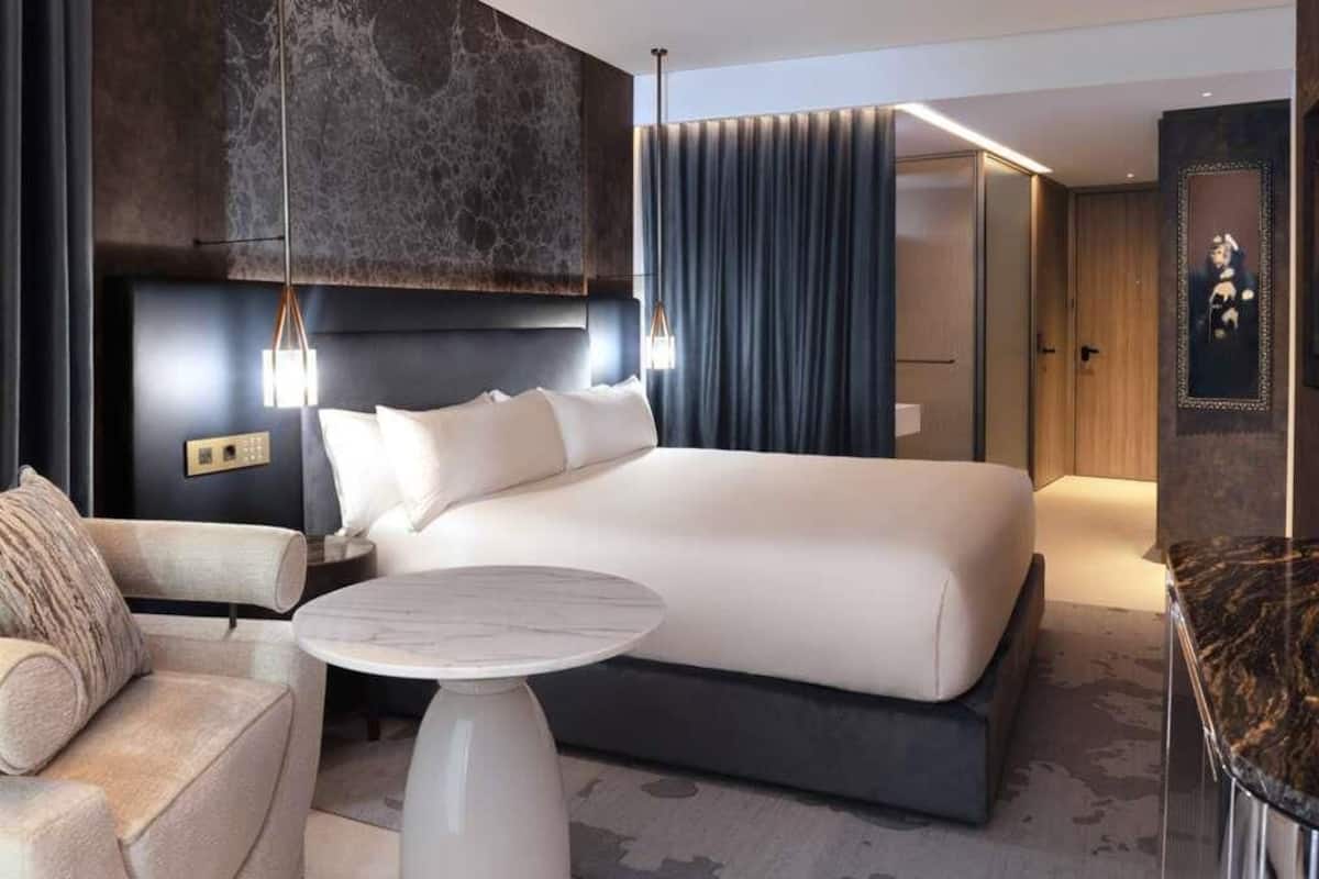 Room, 1 King Bed, Terrace (Captivate)