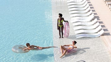 3 outdoor pools, free cabanas