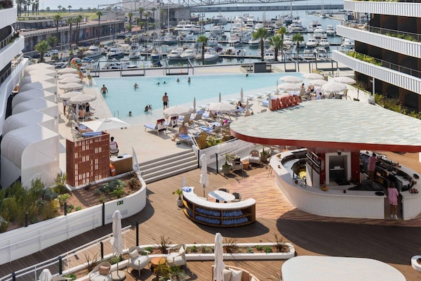 Studio, 1 kingsize-seng, utsikt mot marina (Euphoria) | Sengetøy i egyptisk bomull, sengetøy av topp kvalitet og dundyner