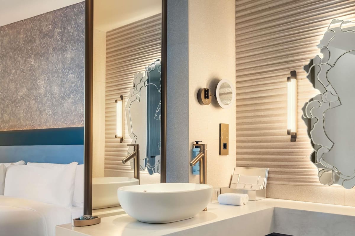 Chambre Double, 1 très grand lit (Delight)