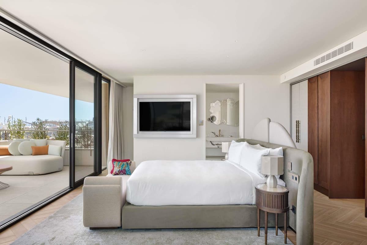 Studio Suite, 1 King Bed (Luxuriate) | 1 bedroom, Egyptian cotton sheets, premium bedding, down duvets