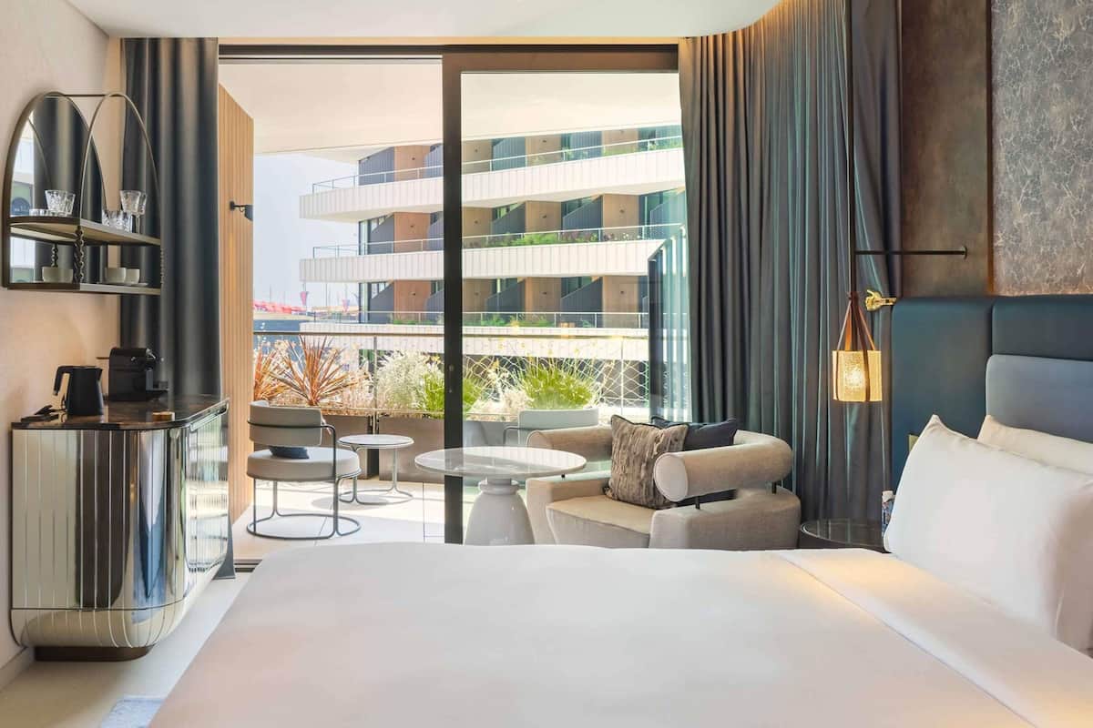 Egyptian cotton sheets, premium bedding, down duvets, Tempur-Pedic beds