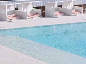 3 outdoor pools, free pool cabanas