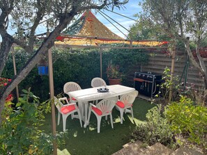 屋外ダイニングエリア