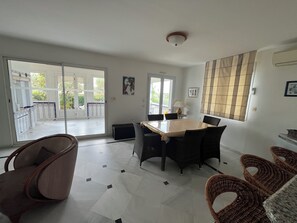 Dining - Villa Tout Confort 8 Pers Avec Climatisation et Piscine Privée (Bessan)