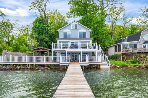 Lakefront | Hot Tub | 10 Guest | Dock + Kayaks