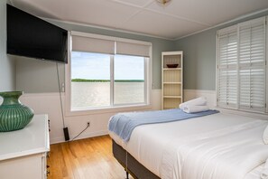 3 bedrooms, iron/ironing board, travel cot, WiFi