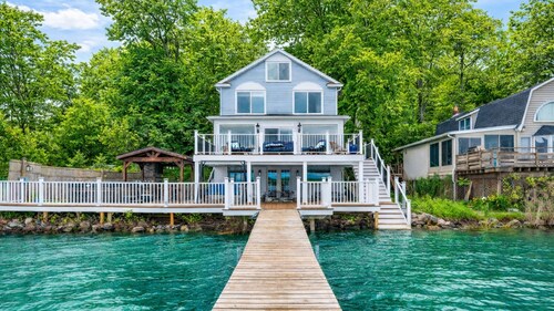 Lakefront | Hot Tub | 10 Guest | Dock + Kayaks