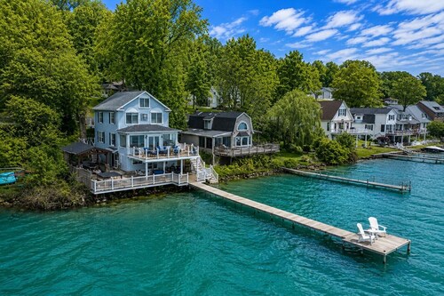Lakefront | Hot Tub | 10 Guest | Dock + Kayaks