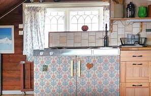 Fridge, microwave, stovetop, cookware/dishes/utensils