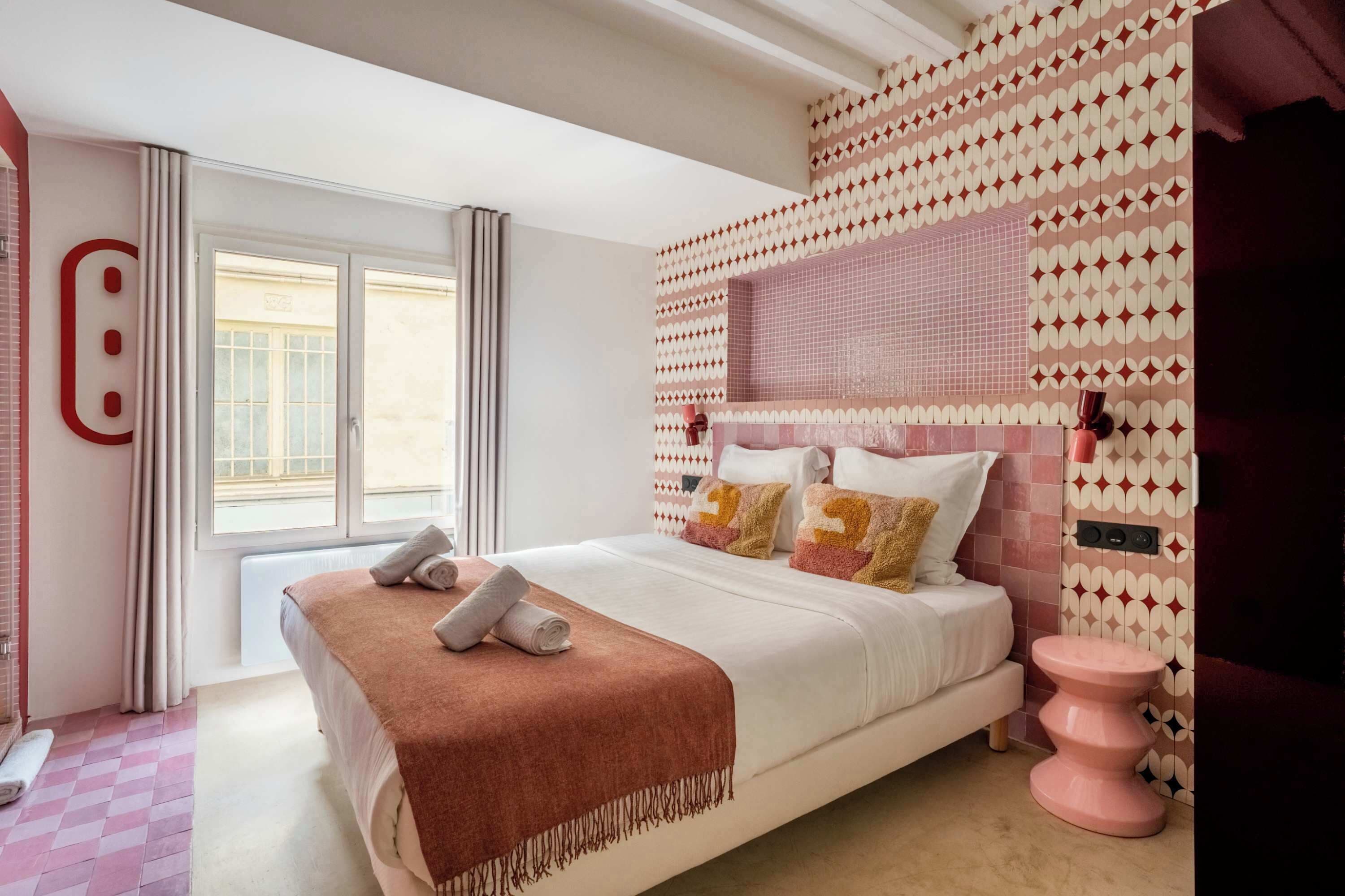 5 bedrooms, desk, iron/ironing board, WiFi