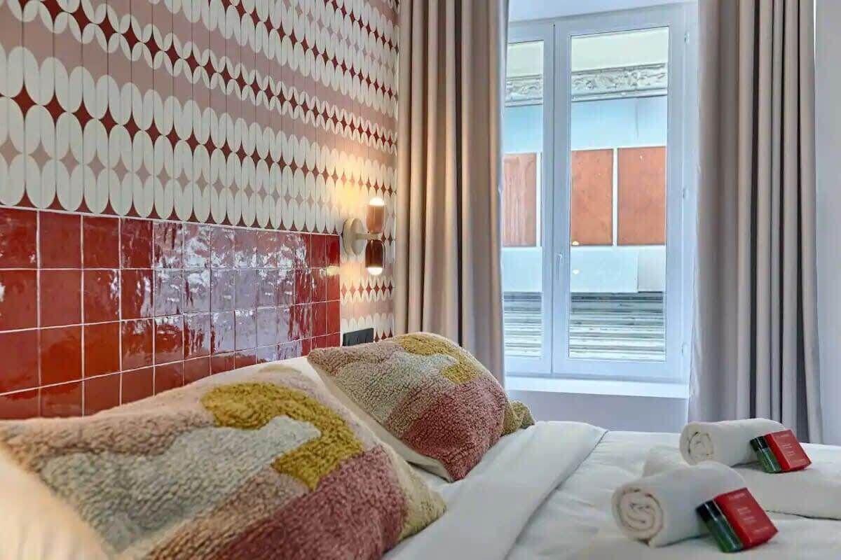 5 bedrooms, desk, iron/ironing board, WiFi