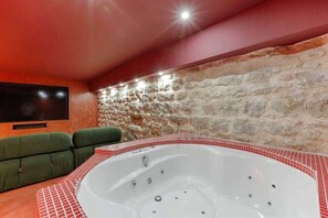 Interior - Les Halles - Luxurious & colorful 5BD for 16 guest (Paris)