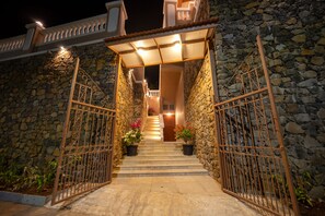 Entrée de l’hébergement