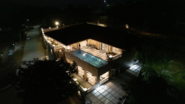 Façade de l’hébergement - soirée/nuit