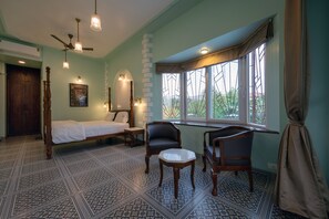 Luxury Villa | 4 bedrooms, pillow-top beds, free WiFi - Alang Cottage By Kaz Stays (Igatpuri)