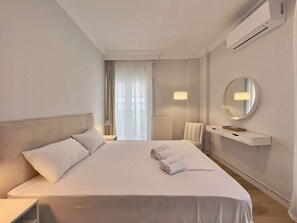 Skrivebord, strykejern/-brett, wi-fi og sengetøy