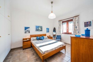 3 quartos, escrivaninha, ferros/tábuas de passar roupa, Wi-Fi