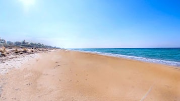 På stranden