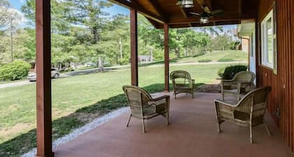 Cozy and comfy Golf Course Cottage