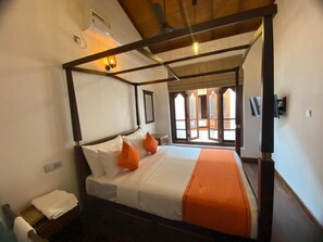 7 bedrooms, iron/ironing board, WiFi, bed sheets