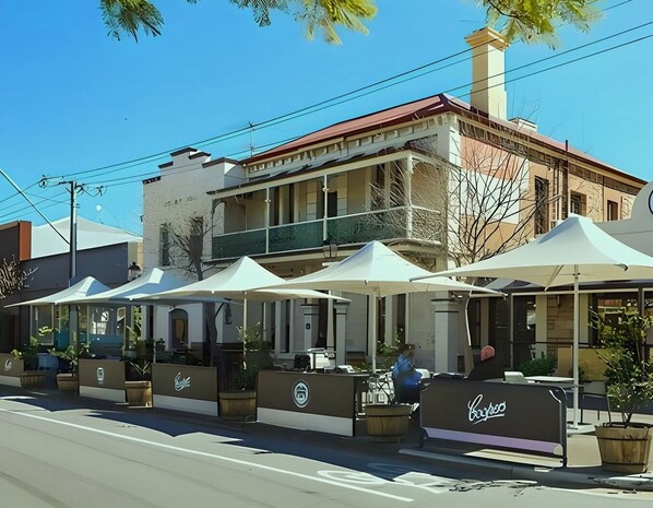 المنشأة من الخارج