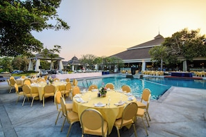 Outdoor banquet area - The Nouveau Chumphon Beach Resort & Golf (Chumphon)